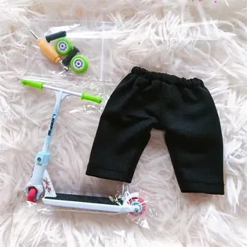Modello di scooter Scooter da dito Movimento Allenamento con le dita Mini scooter Giocattoli da dito Simulazione Skateboard da dito Regalo di festa