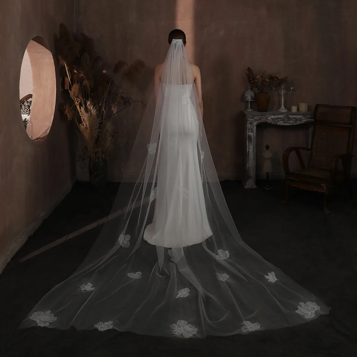 

2024 Long Wedding Veils 2.7*2m Tulle with Big Flower Applique Ivory Long Bridal Veils Top Quality Veil with Comb