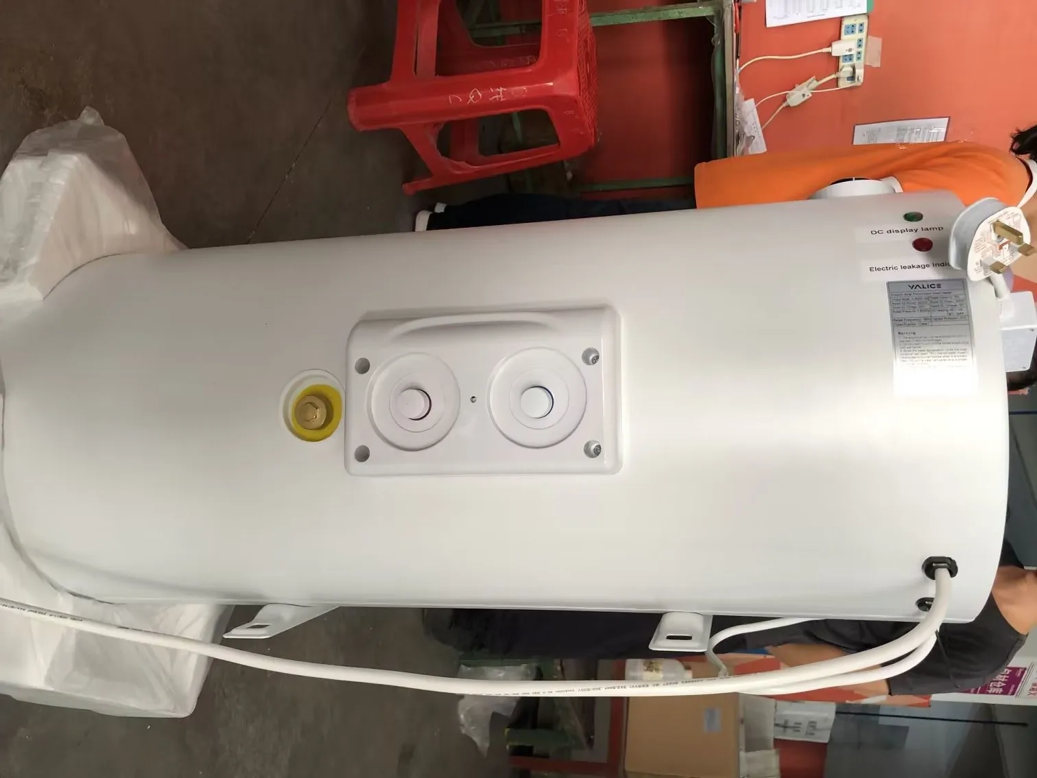 Top Horizontal Mounted 40L AC DC PV SOLAR WATER HEATER for Shower Bathroom