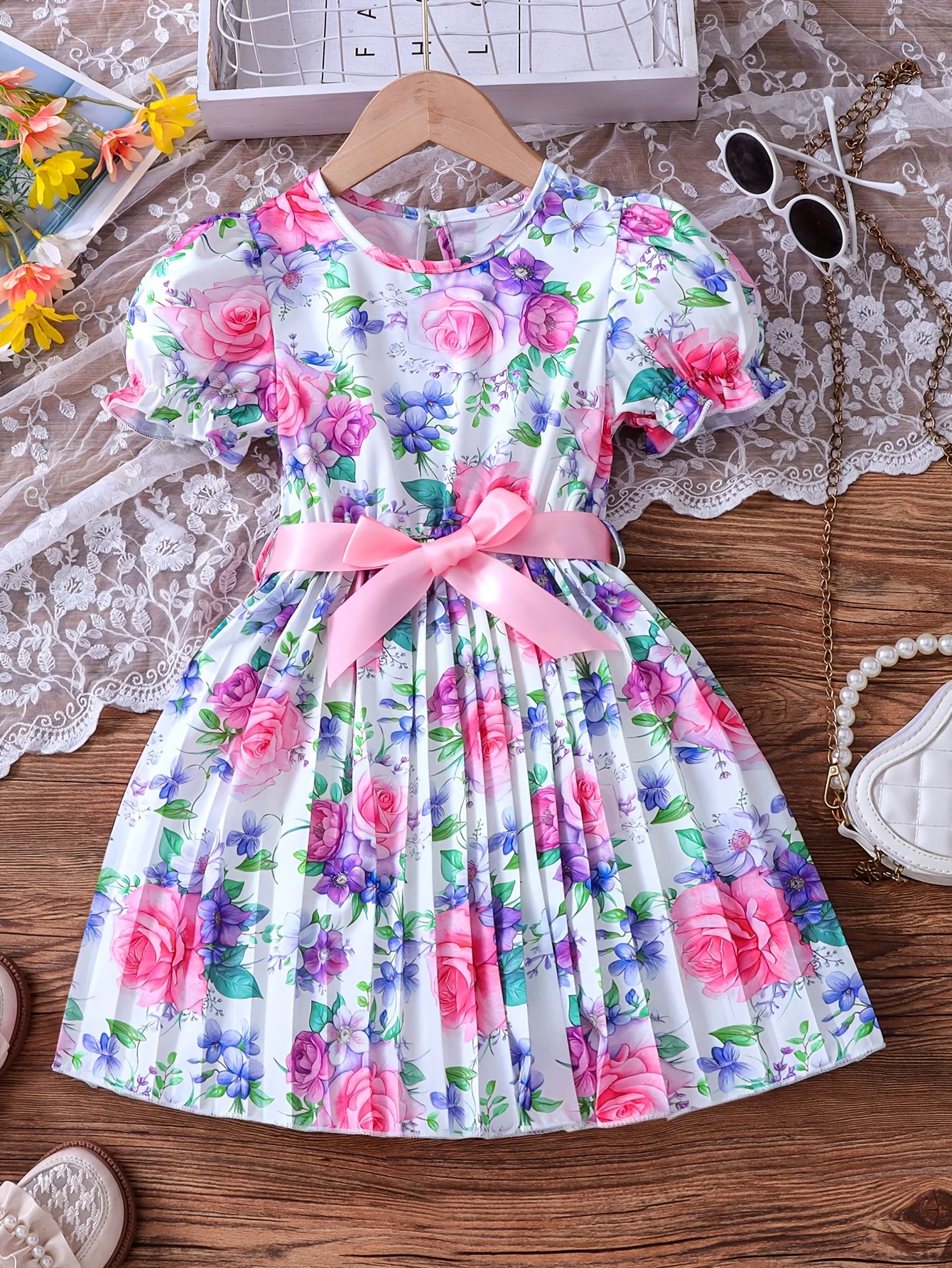 فستان بناتي صيفي بنمط زهور لطيف بأكمام منتفخة وحزام مطوي مناسب للخروج والعطلات والحفلات والمناسبات المختلفة