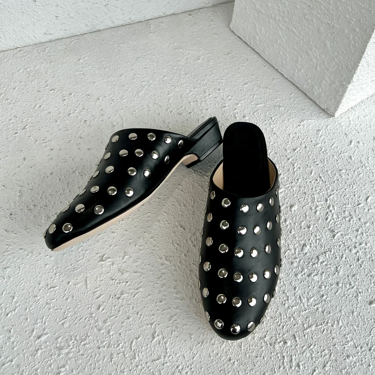 Рисунок 6 - Женские шлепанцы из натуральной кожи