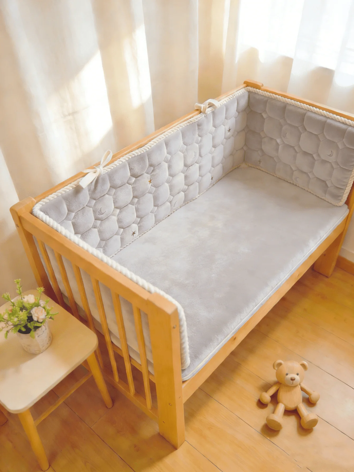 Tour de Lit Complet Bébé gris dans une couchette