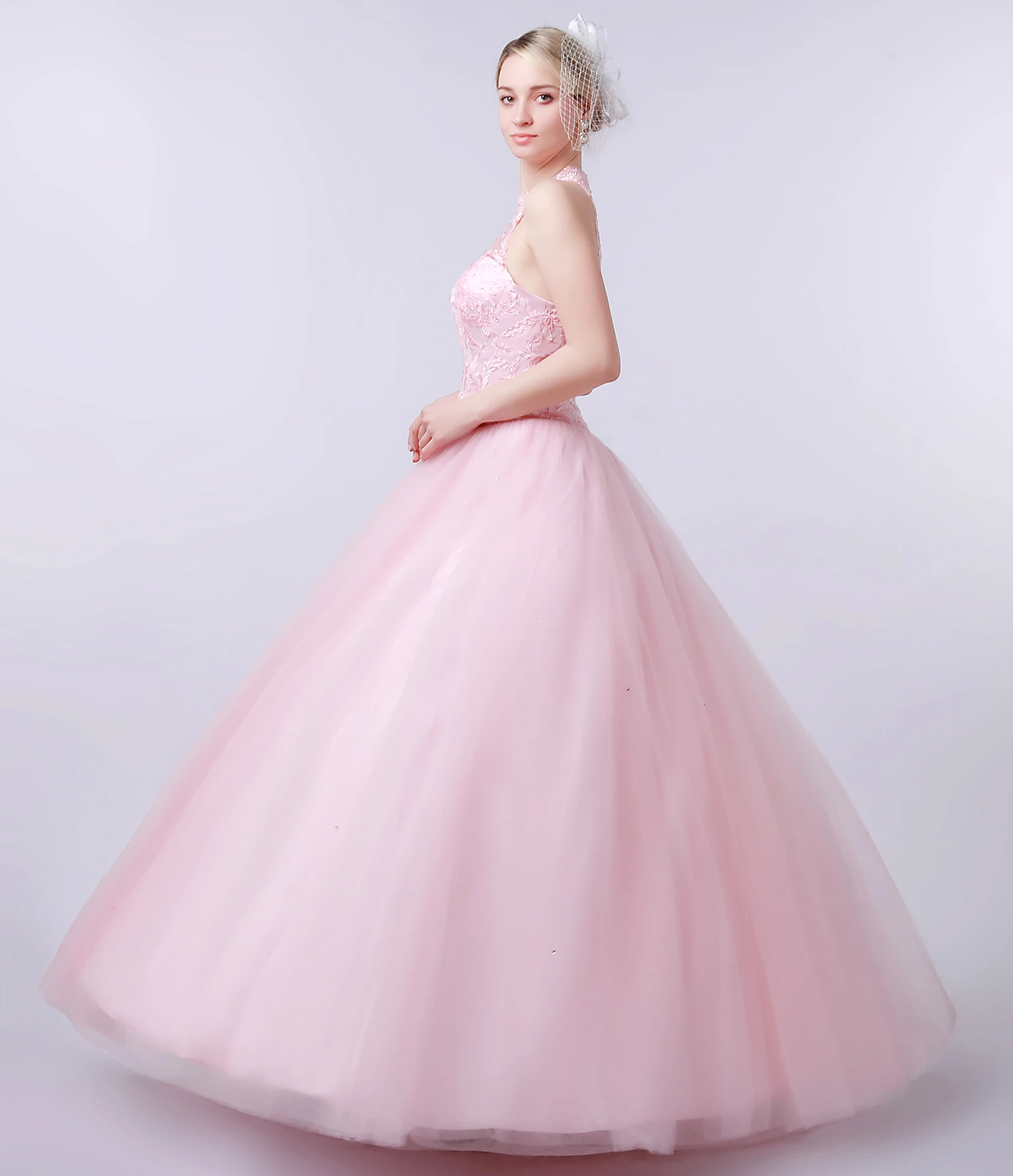 CharmingBridal Beaded Sweet 16 Dresses Puffy Halter Neck Prom Graduation Ball Gown Quinceanera Dress Vestido De Quincea&ntilde;era