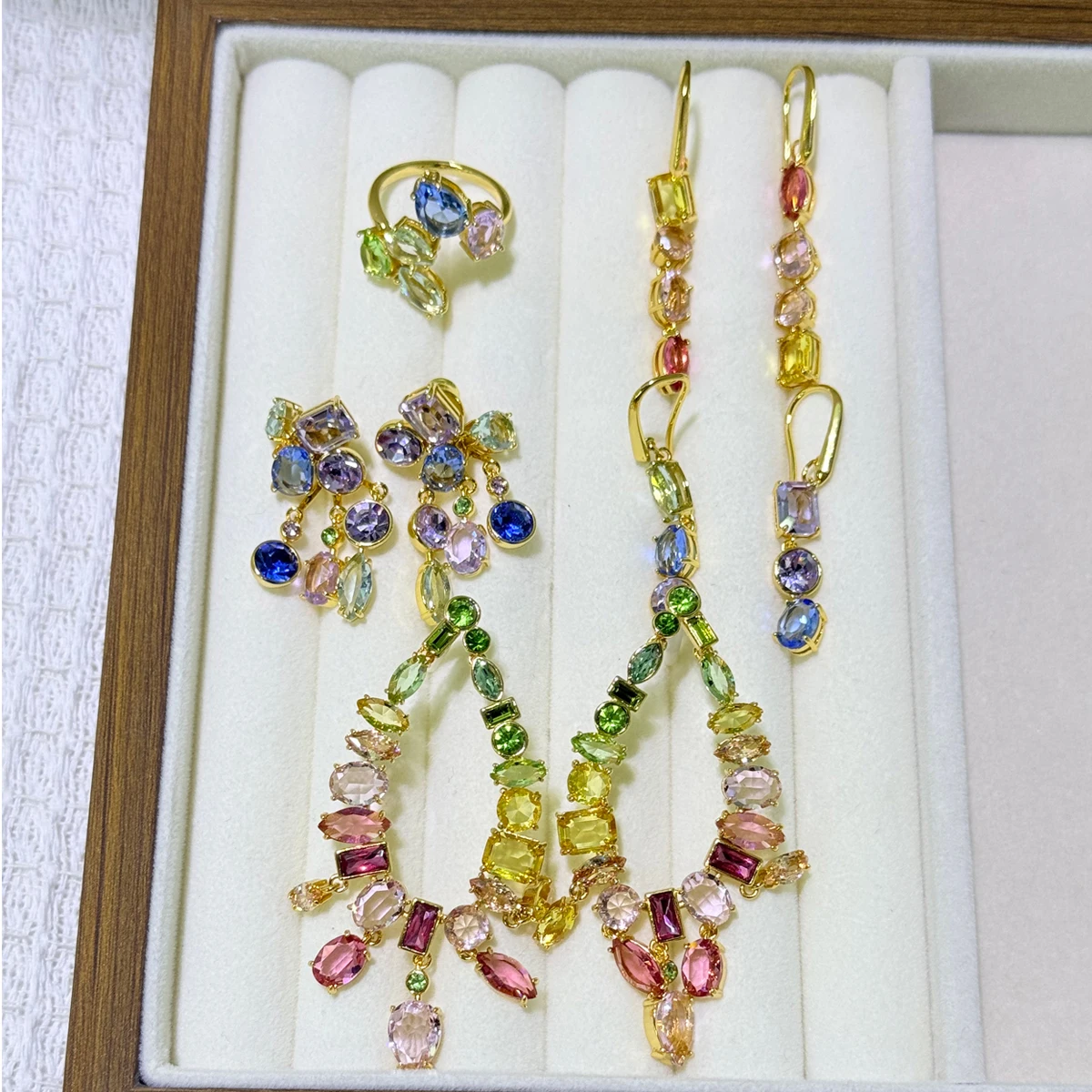 2026 새로운 트렌드 럭셔리 기념일 쥬얼리 세트 참 핑크 그린 블루 워터 드롭 크리스탈 패션 목걸이 귀걸이 여성을위한 선물