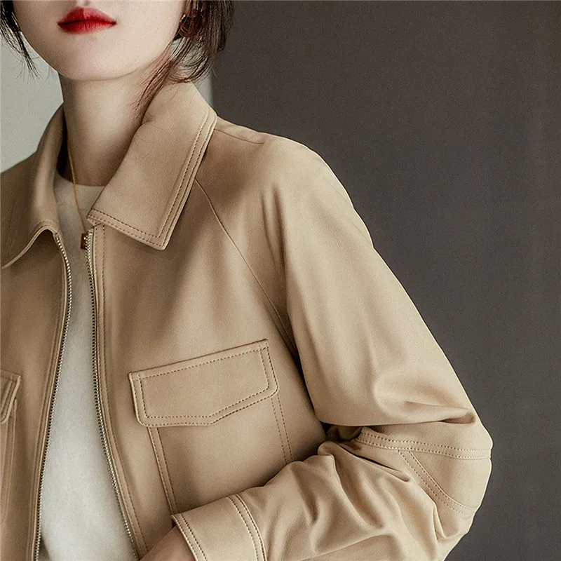 

Женская короткая куртка-бомбер из овечьей кожи, с карманами