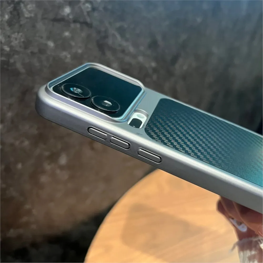 Luxury Retro Carbon Fiber Matte Magnetic Wireless Charging Shockproof Armor Case