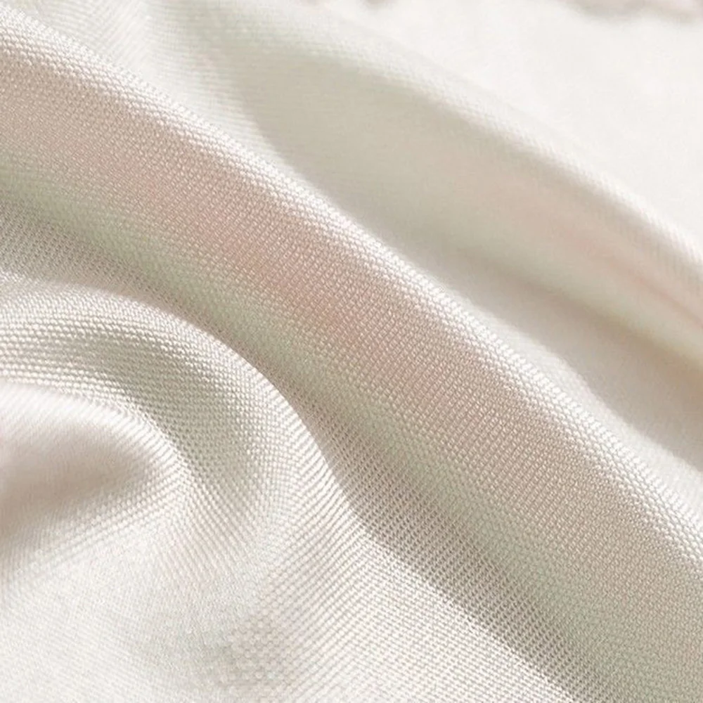 Рисунок 4 - Женская кружевная накидка на грудь