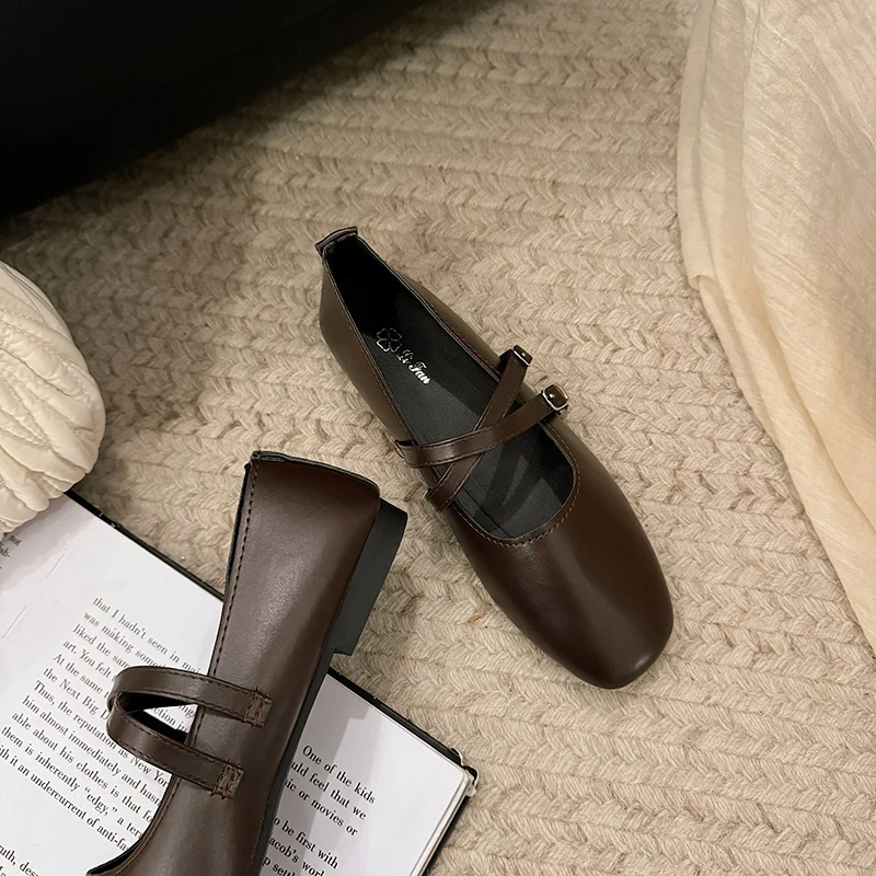 أحذية نسائية صيفية جديدة ذات فم مسطح ونعل مسطح أحذية ماري جين عالية الجودة برأس مربع