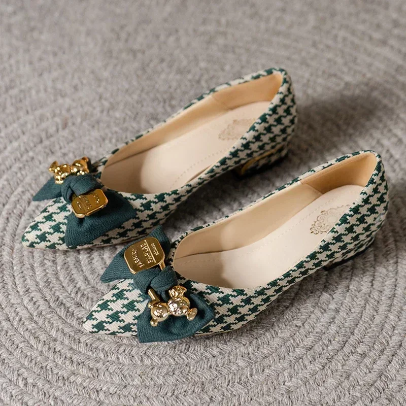 thumbnail image 1 of Zapatos de mujer de primavera y otoño 2024, versátiles, con punta puntiaguda y costuras, nuevos zapatos planos de moda, lazo de pata de gallo, tacones altos básicos, 1 of 5