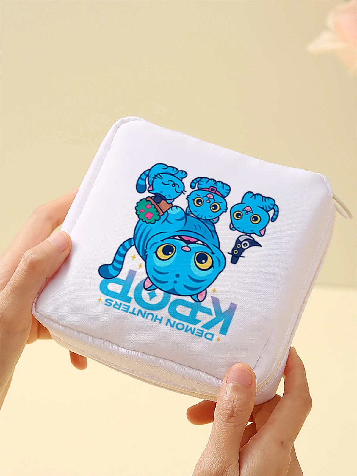 Cartoon pattern printed sanitary napkin storage bag, women's lightweight tissue bag, sanitary tissue bag