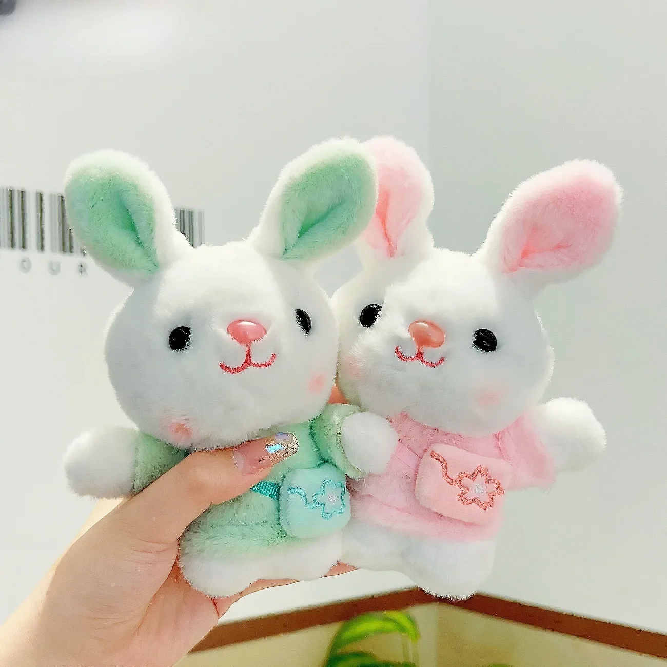 여성용 귀여운 플러시 체리 토끼 키 체인, 섬세한 책가방 펜던트, 자동차 키 링 선물 정리함, 핑크 화이트