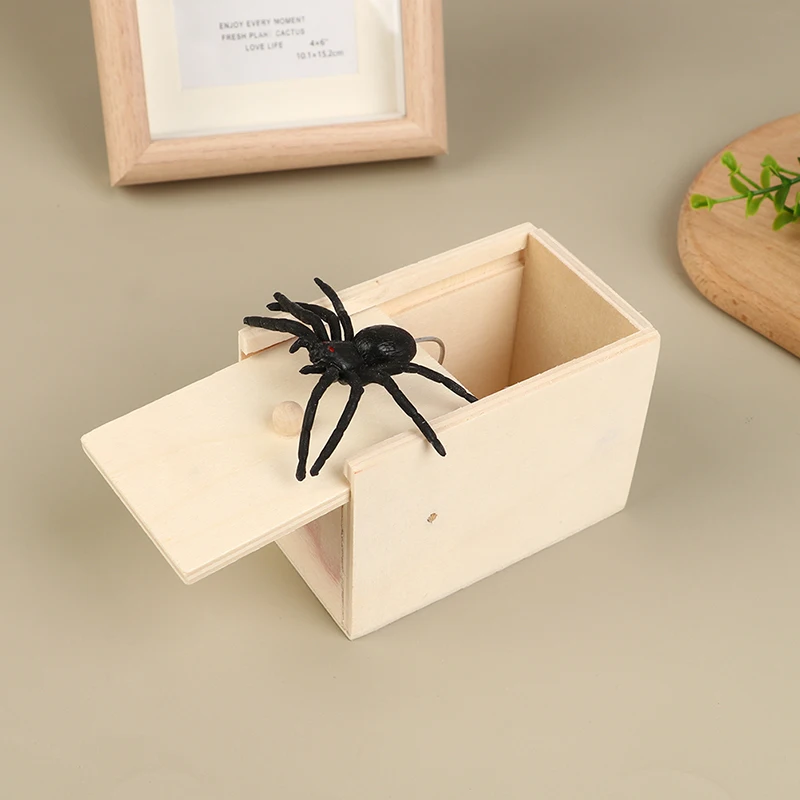 Wooden Prank Trick Practical Joke Home Office Scare Toy Box Gag Spider Kid Parents Friend Funny Play Joke Gift Surprising Box gift halloween decor tricks party plastic rats mouse model trick toys pranks props practical gag funny joke tricky toy