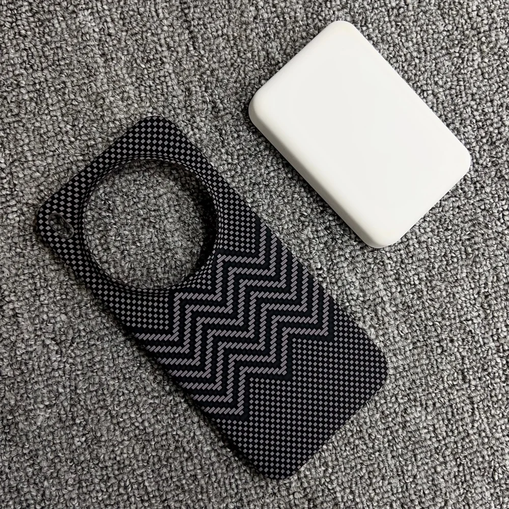 Luxury Carbon Fiber Kevlar Pattern Magnetic Phone Case - Anti-Drop Protective Cover