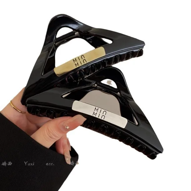 Melard style niche design with simple letters and black hair clip