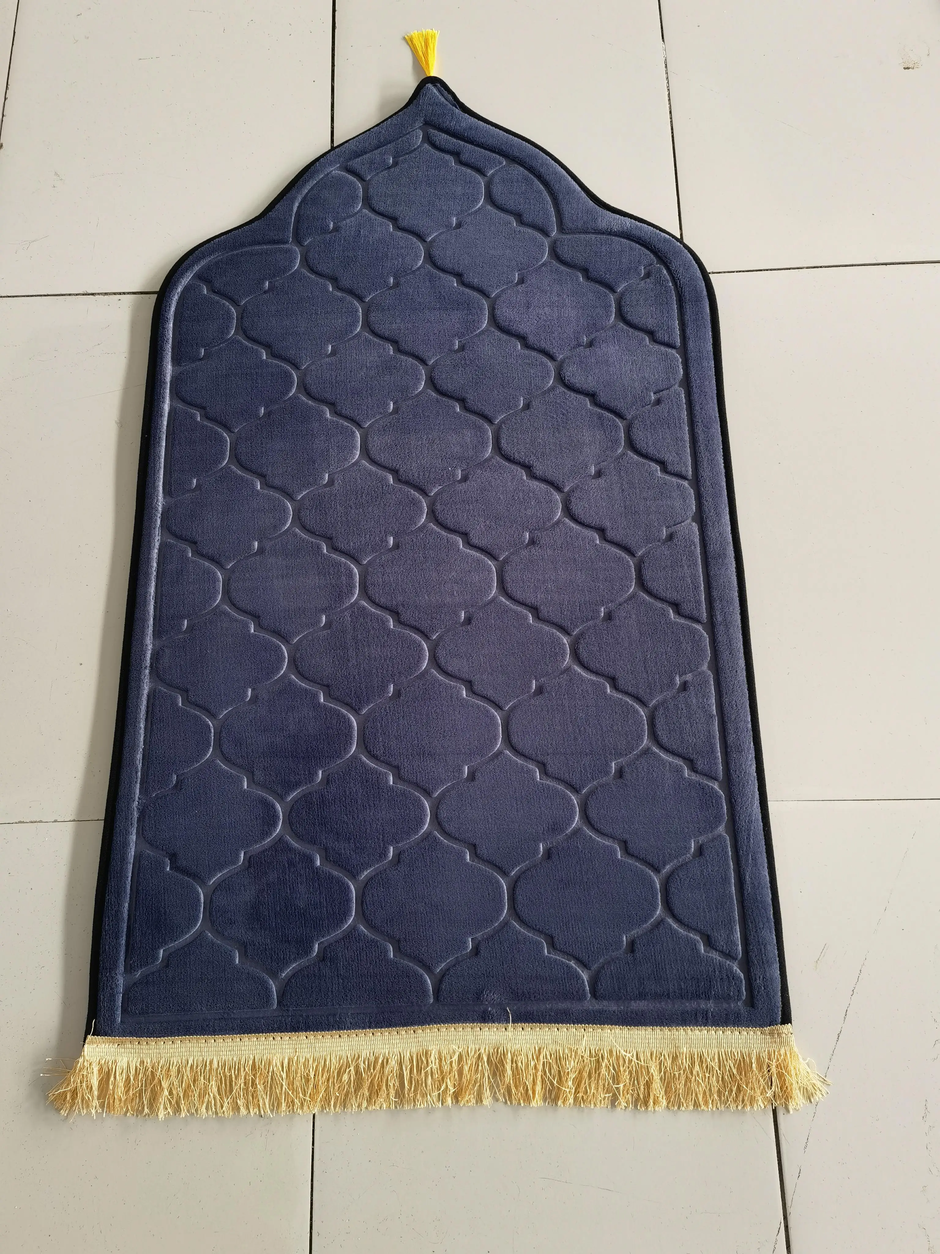 Prayer Mat for Muslim Ramadan Flannel Carpet Worship Kneel Embossing Floor Carpets Non-slip Soft Portable Travel Prayer Rug 5
