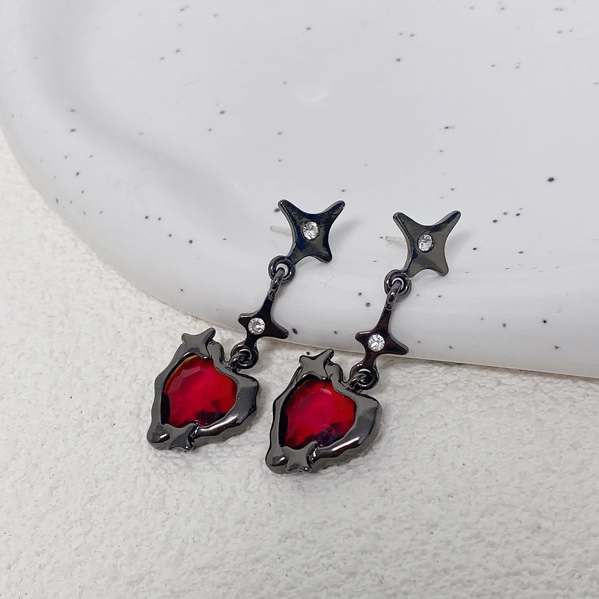 6pcs Punk Style Gothic Red Black Melting Drips With Love Heart And Chain  Design Resin Alloy Charms For DIY Jewelry Making Earrings Necklace Bracelet