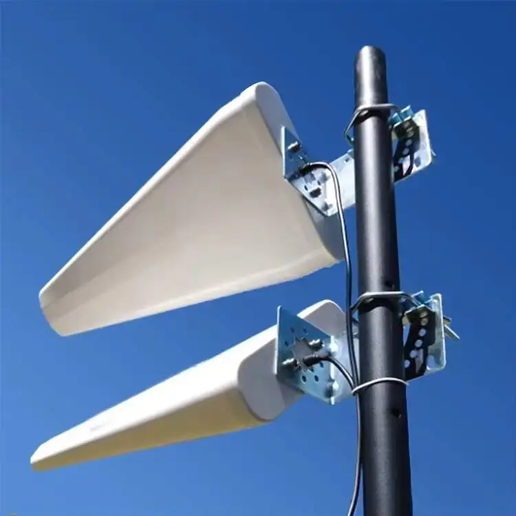 18Dbi 로그 주기 안테나 698-6000Mhz 4G/5G 신호 증폭기 수직 편파 IP67 방수 초안정 연결성