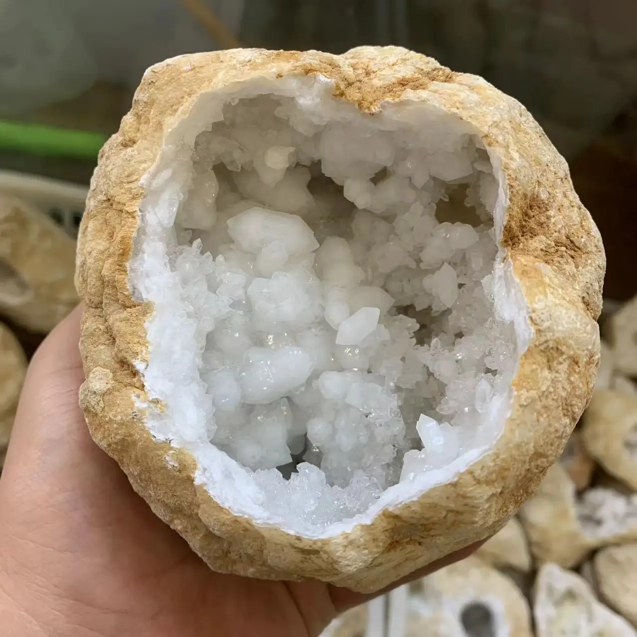 

Natural Agate Geode Raw Materials Crystal Cluster Mineral Energy Healing Crystal Lucky Stone Cluster Cave Specimen Home Decorati