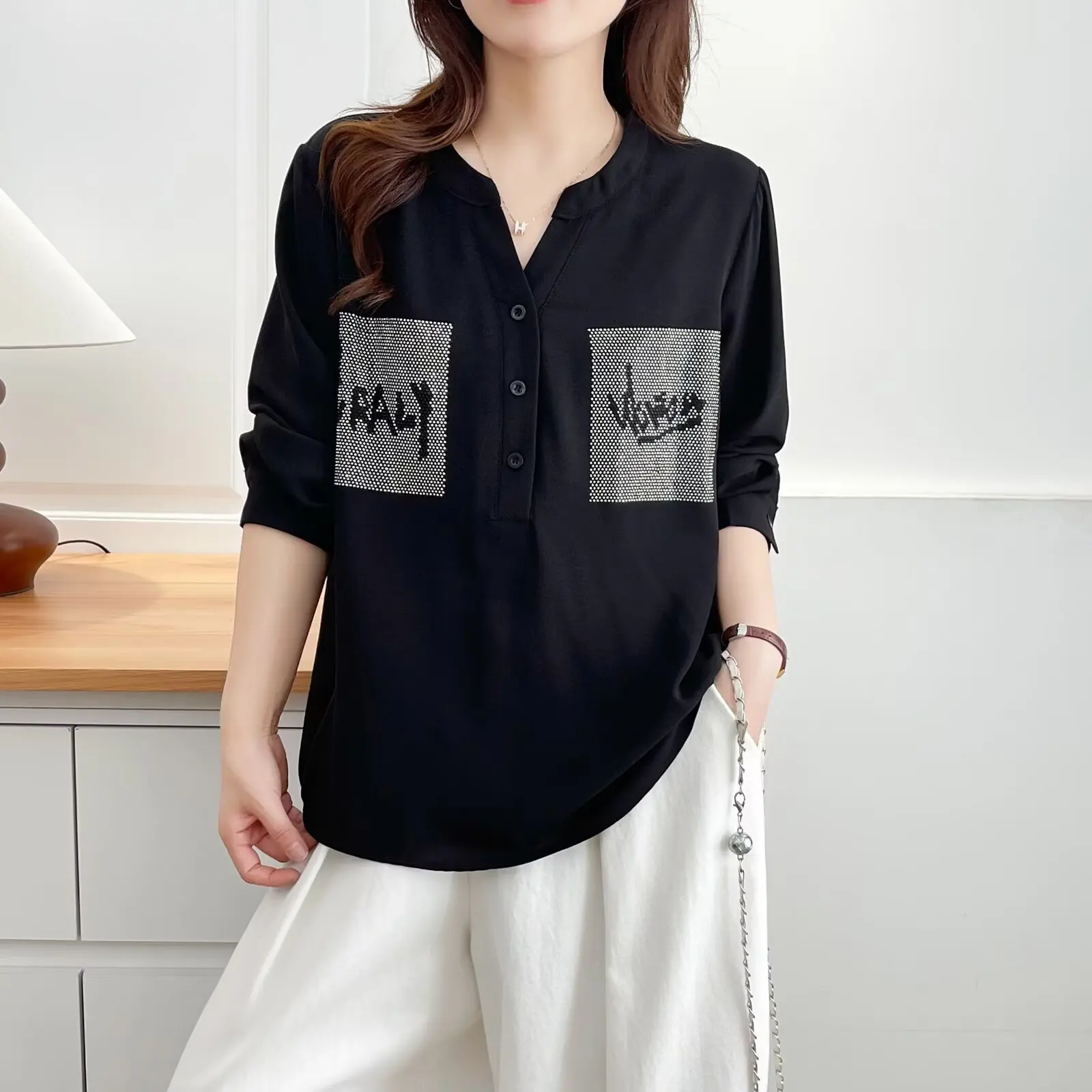 Plus Size Women's Blouses 2025 Autumn New Style Elegant Hot Diamond V-neck Long Sleeved Shirt 2517