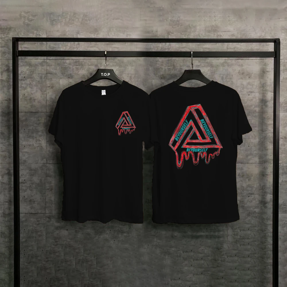 T-shirt in cotone da uomo con stampa triangolare del designer Camicia sportiva da strada Abbigliamento moda casual da donna unisex_voghion.com