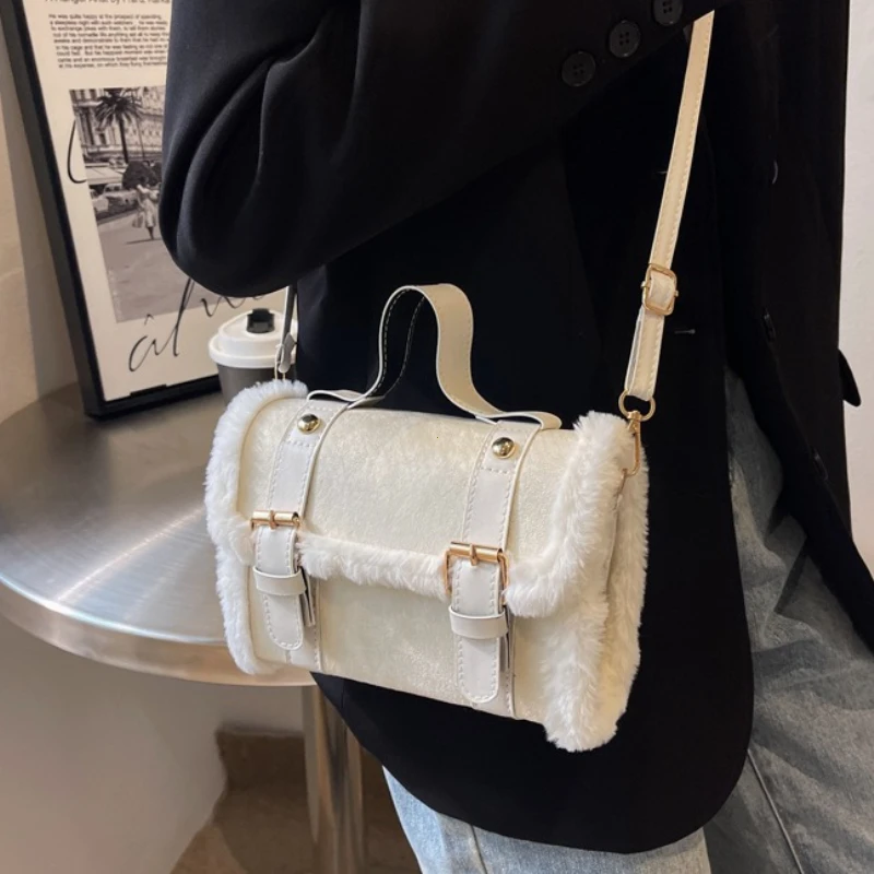 Winter Crossbody Bags for Women Shoulder Bag New Lamb Plush Velvet Bag Lady Small Square Handbag French Korea Style ショルダーウォレット
