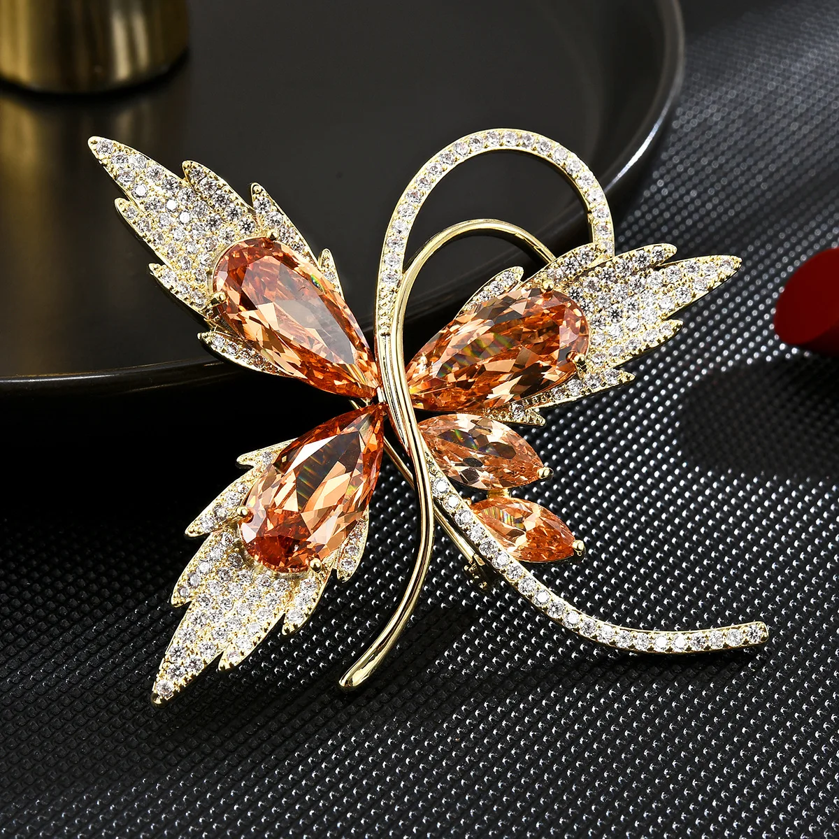 

Exquisite Luxury Copper Micro-set Zircon Butterfly Brooches for Women Crystal Insect Corsage Temperament Clothing Accessories