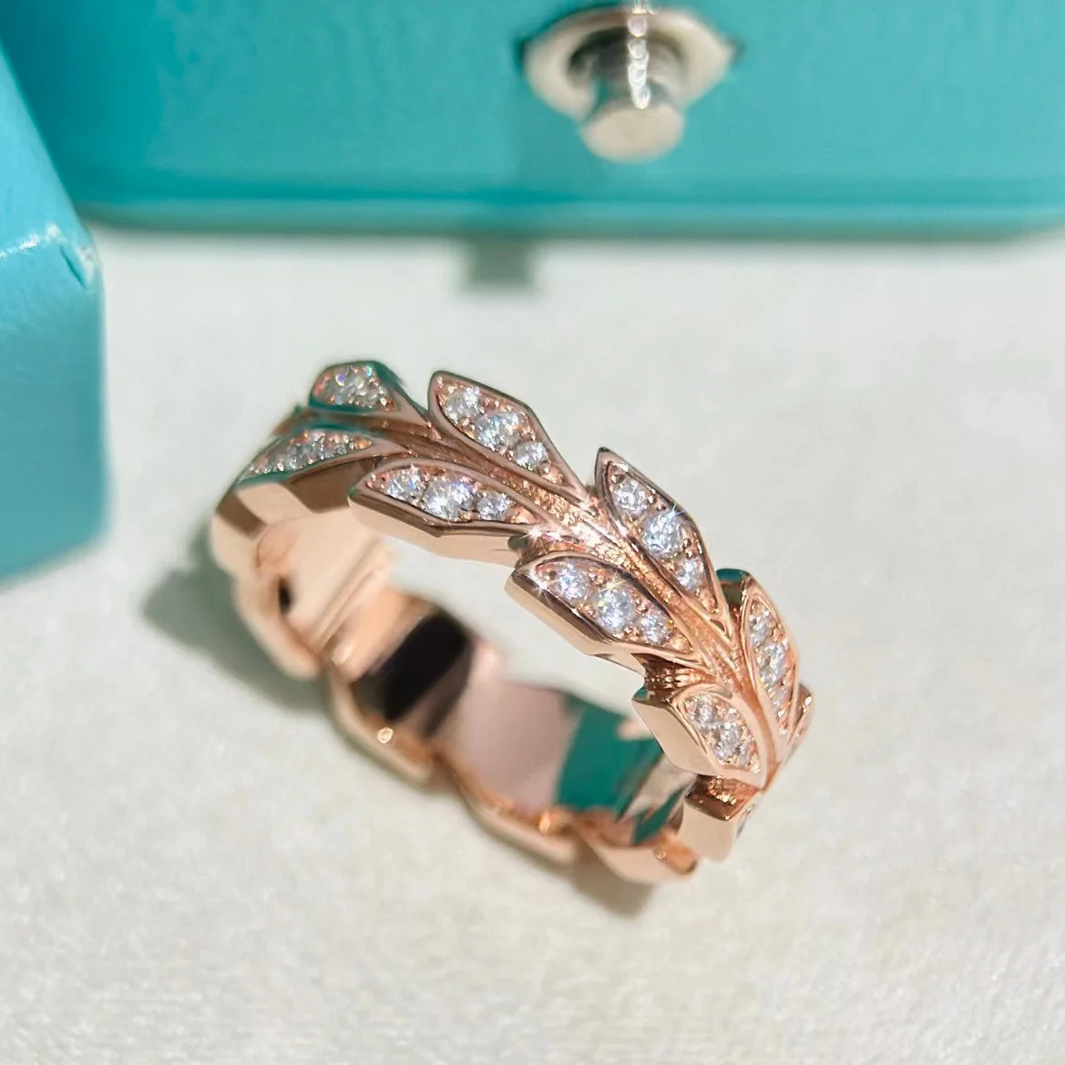 

Высококачественные новые модные дизайнерские ювелирные кольца в виде виноградной лозы для женщин, классические роскошные брендовые серебристые и розовые Позолоченные искусственные кольца, подарок