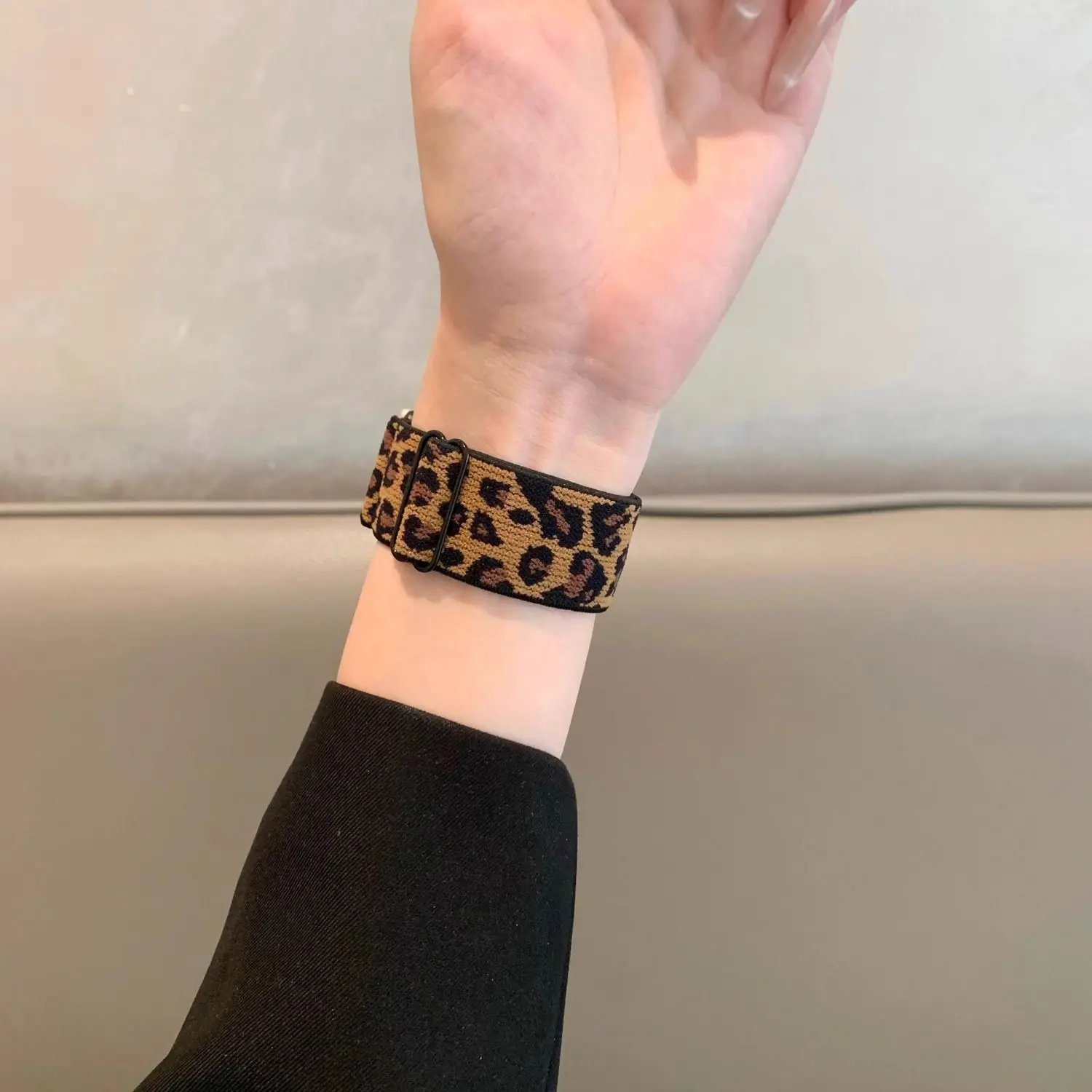 รูปสินค้า สร้อยข้อมือยืดหยุ่นสำหรับ Apple Watch หลายขนาด