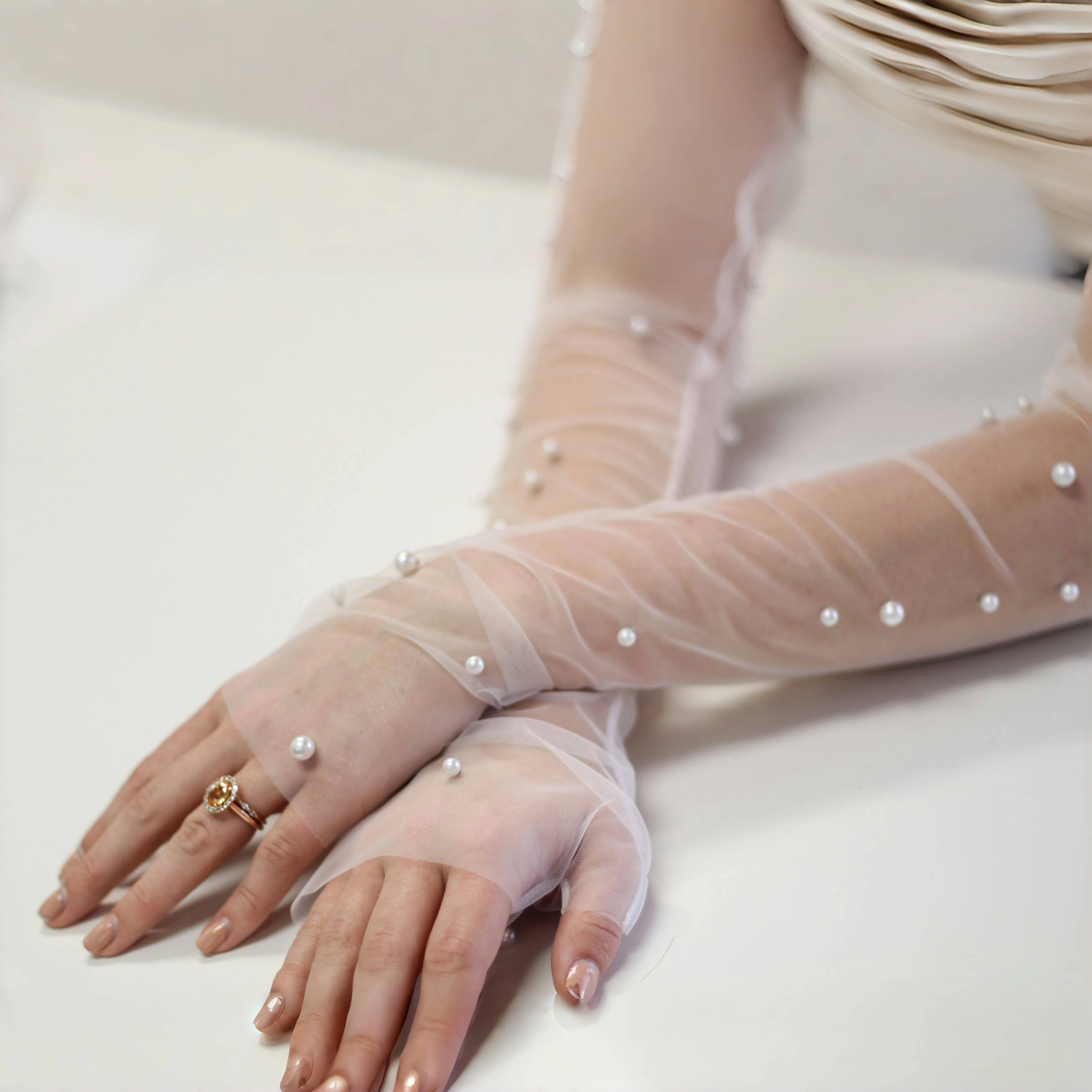VPM03 Bridal Gloves Removable Sleeve Bride Long Bridal Gloves Pearls Beaded Fingerless Opera Length Wedding Accessories