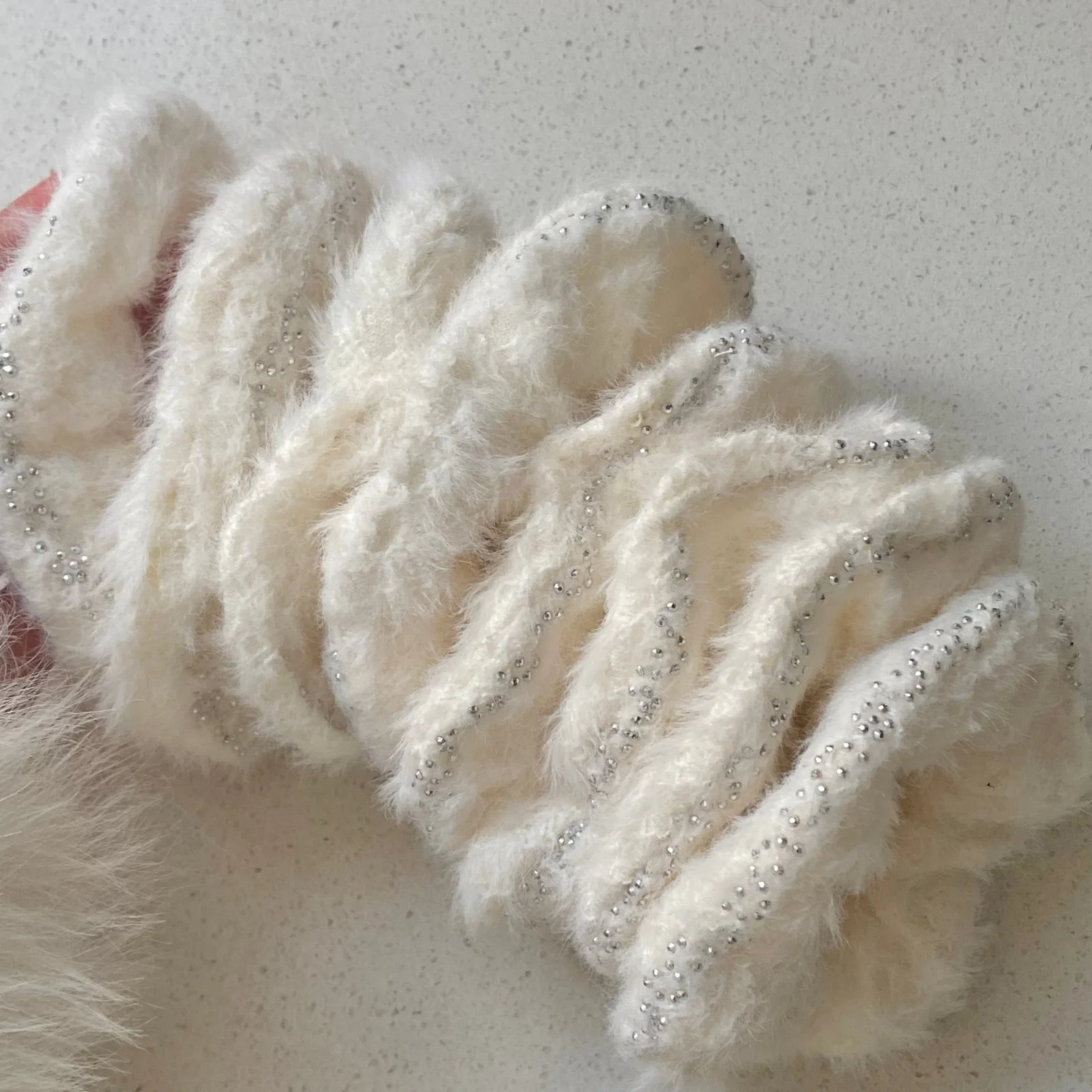 1PC White Fluffy Sparkle Scrunchie, Glitter Beaded Elastic Hair Tie,Soft Fuzzy Hair Band For Women,Elegant Shiny Hair Accessory