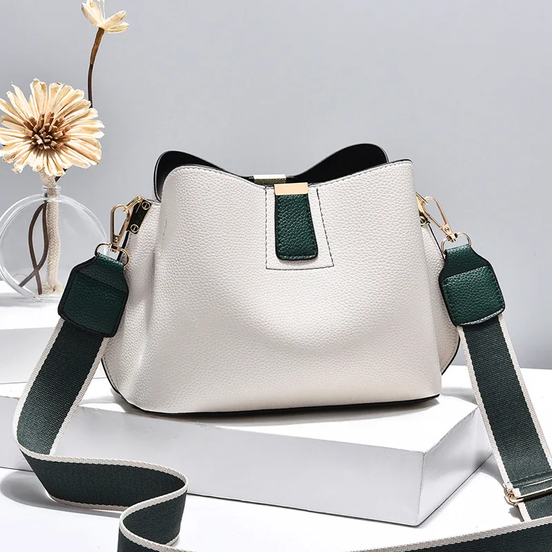 

Luxury Designer Women Shoulder Bags Large Capacity Wide Shoulder Strap Bucket Handbags Fashion Chic Ladies Crossbody
