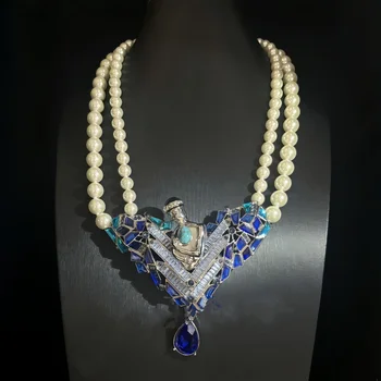 French vintage heart-shaped pendant necklace exudes an elegant charm. It is adorned with rhinestone and pearl chains