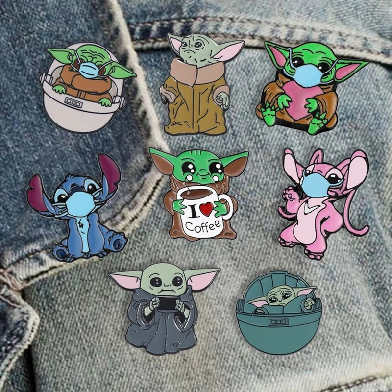 Disney Anime Periferiche Yoda Spilla Per Bambini Spille Smaltate Cute Creative Custom Stitch Wearing Mask Badge Zaino Jewelry