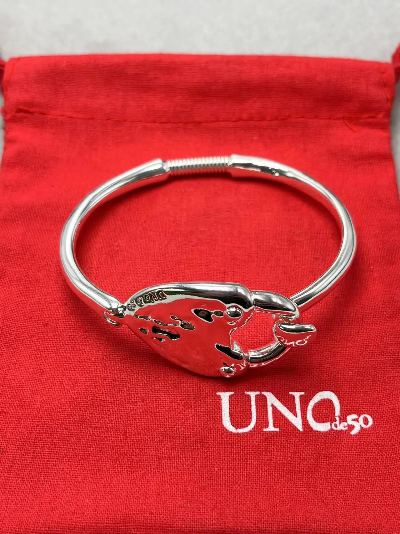 

2023 New UNOde50 Hot Selling European and American Fashion Trend Exquisite Bracelet Women's Romantic Jewelry Gift Bag