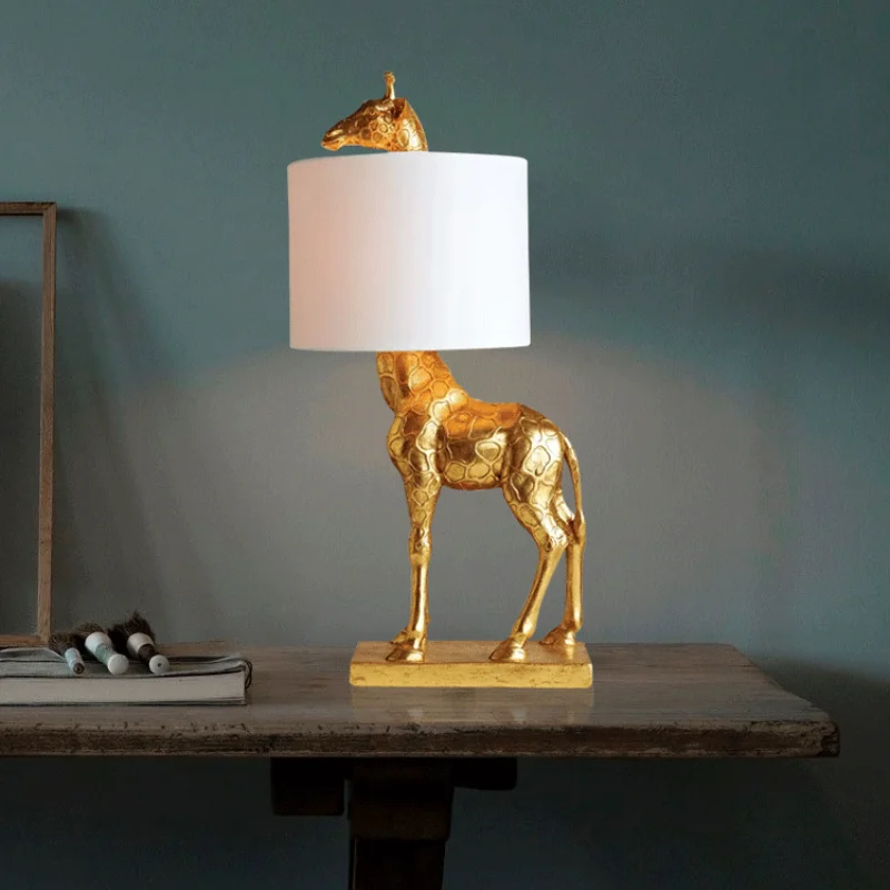 

Nordic Giraffe Table Lamp Resin Golden White Desk Lamp Creative Decorative Art Living Room Study Bedroom Bedside Lustre Lamp