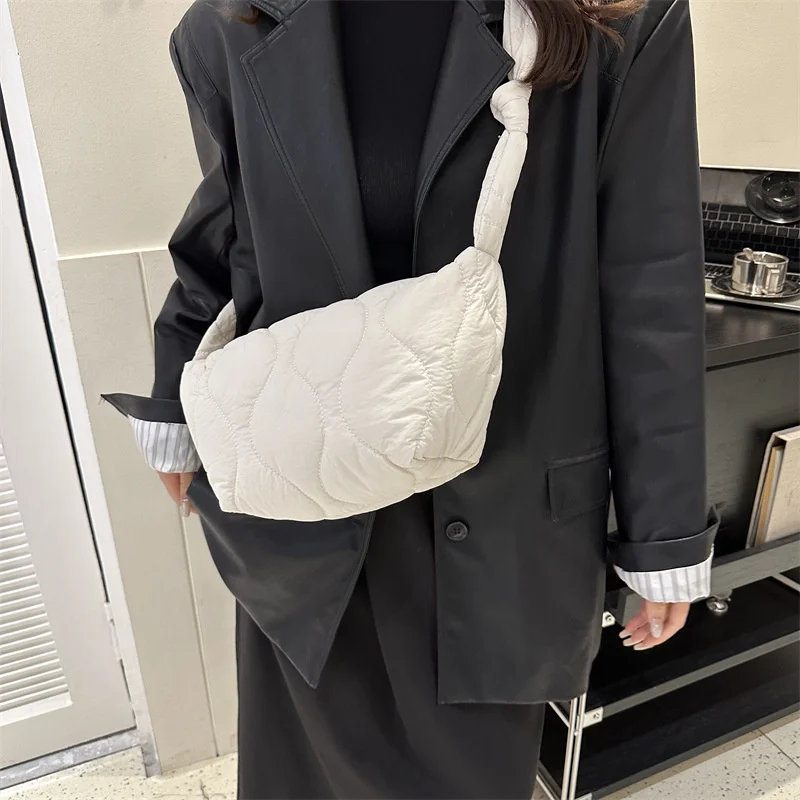 Female Puffer Shoulder Bag Trendy Soft Down Pillow Shopper Bag with Zipper Quilted Simple Crossbody Bag for Teenage Girls