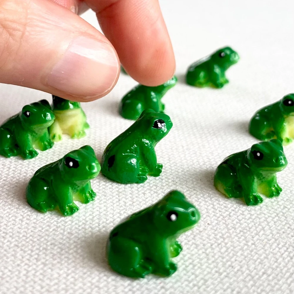 Acquista 10 pezzi di rane luminose mini figurine micro paesaggio decorazione rana fata giardino miniature fai da te accessori per la decorazione della casa in Italia a partire da 1.76