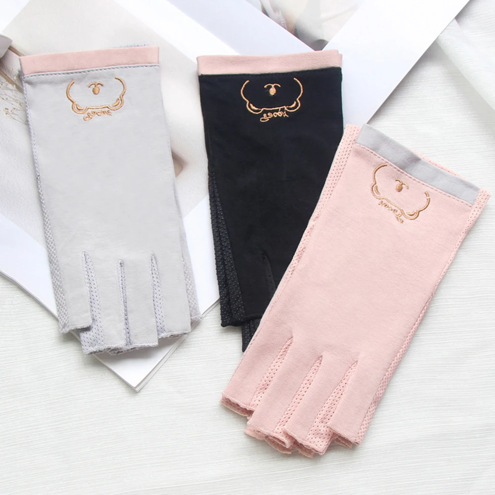 Description Picture 4 of item2Pcs/Pairs Pink/Grey Anti UV Nail Gloves V Protection Stretchy Breathable Fingerless Glove Nail Art Tools Nail Art Lamp Gloves