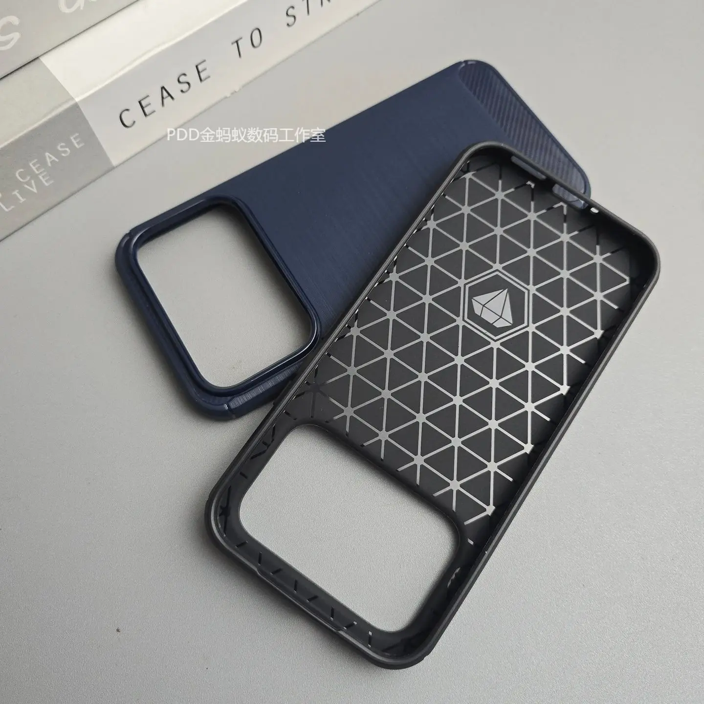Luxurious Brushed Texture Skin-Friendly TPU Silicone Cover - Shockproof and Anti-Slip