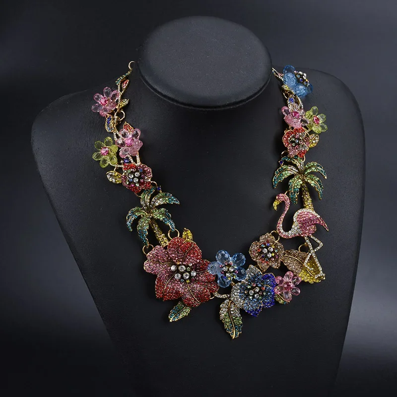 

Flamingo Necklace Retro-alloy Floral Charm Chain with Luxurious Exaggeration Full Diamond Collarbone