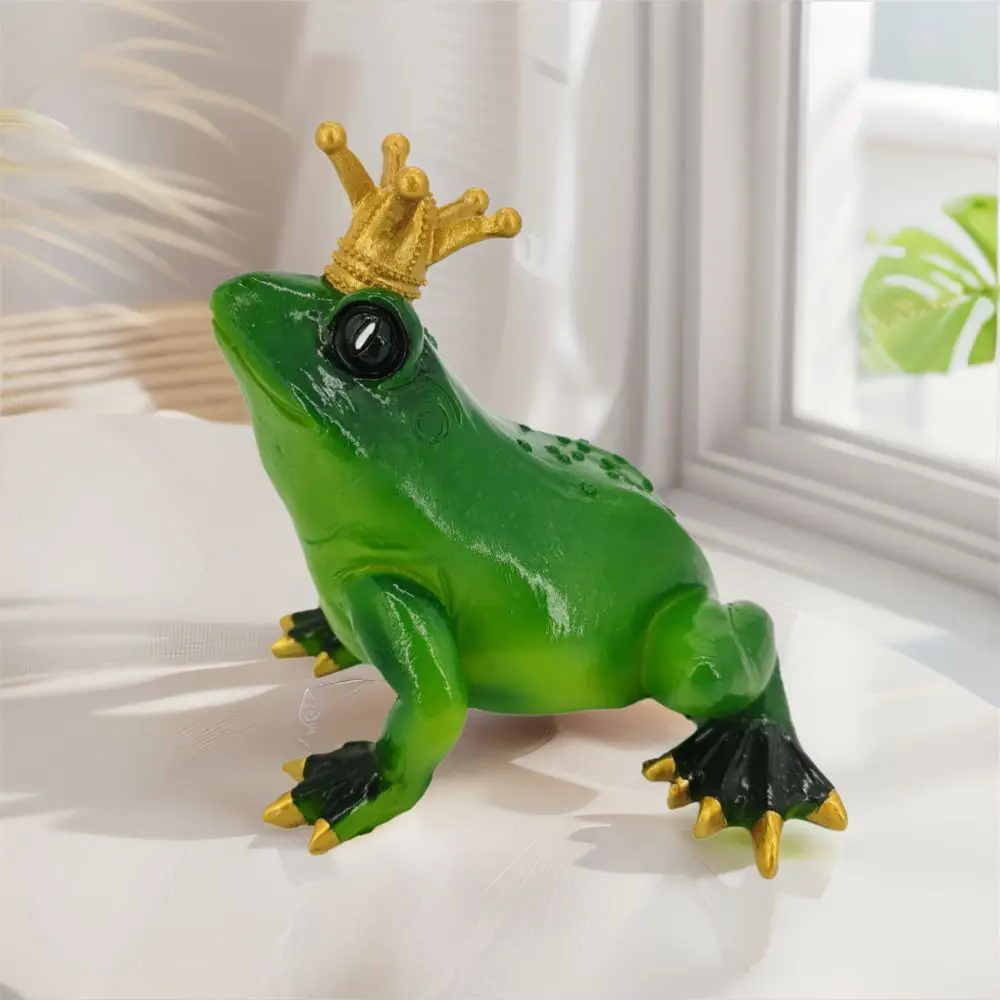 Garden Ornament Wearing Crown Miniature Frog Statues Handmade Resin Material Frog Figurines Cute Frog Ornament Indoor Outdoor