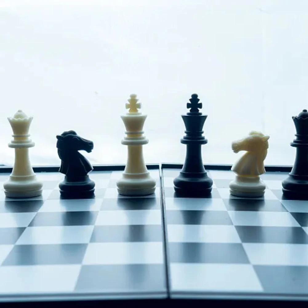 Medieval Resin Chess Pieces Set for International Competition