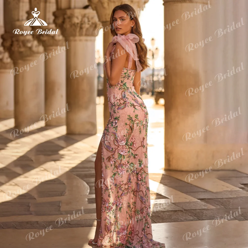 فستان وردي بتطريز زهري وفتحة أنيقة