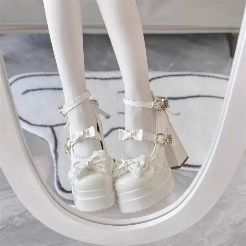 حذاء نسائي كوري أنيق بتصميم فراشة حالمة 2025 بكعب عالٍ دائري أصلي ومقاوم للماء بنمط الأميرة