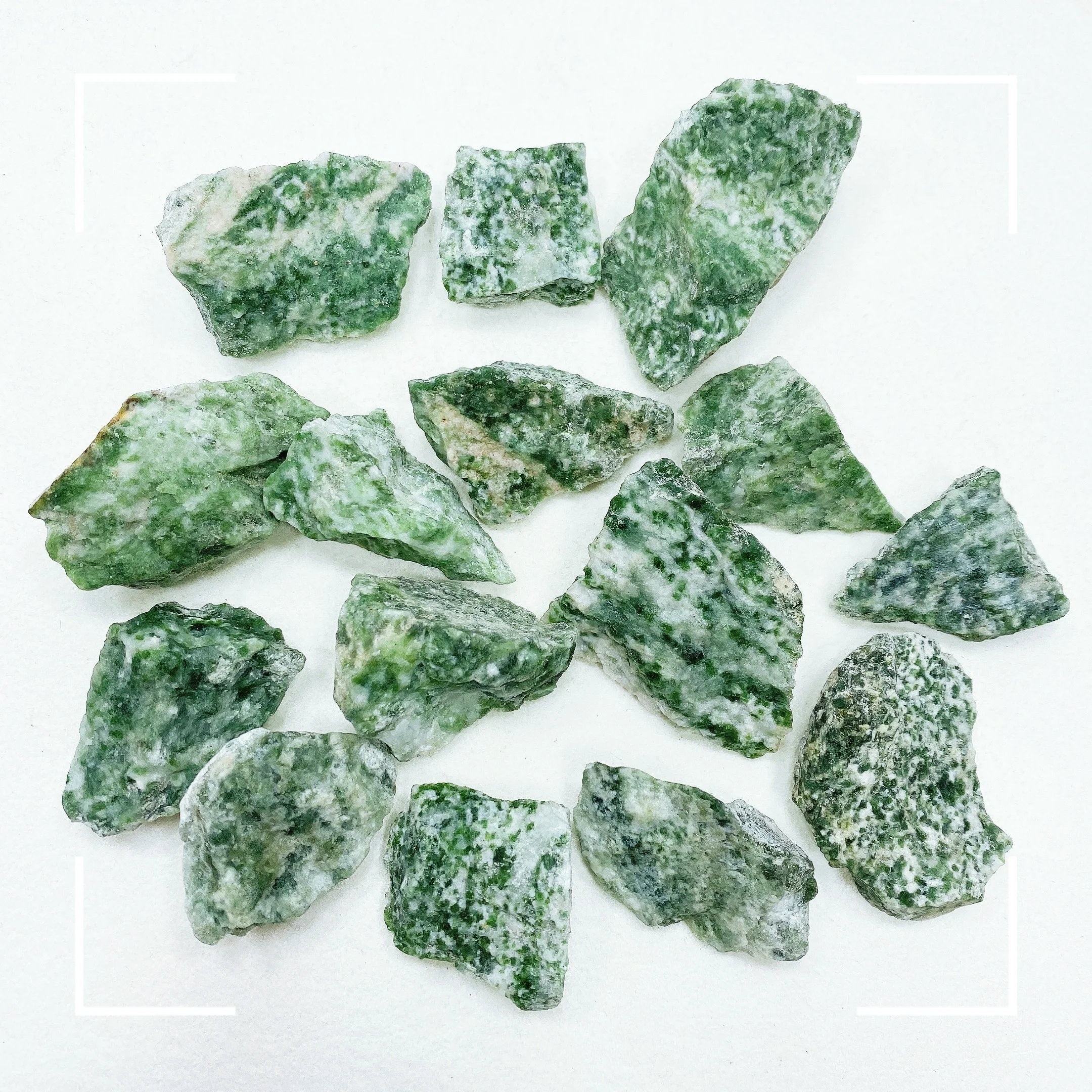 thumbnail image 1 of Piedra cruda de cristal de amatista natural, cuarzo irregular, muestra mineral, curación energética, decoración de acuario, regalo para decoración del hogar, 1 of 5