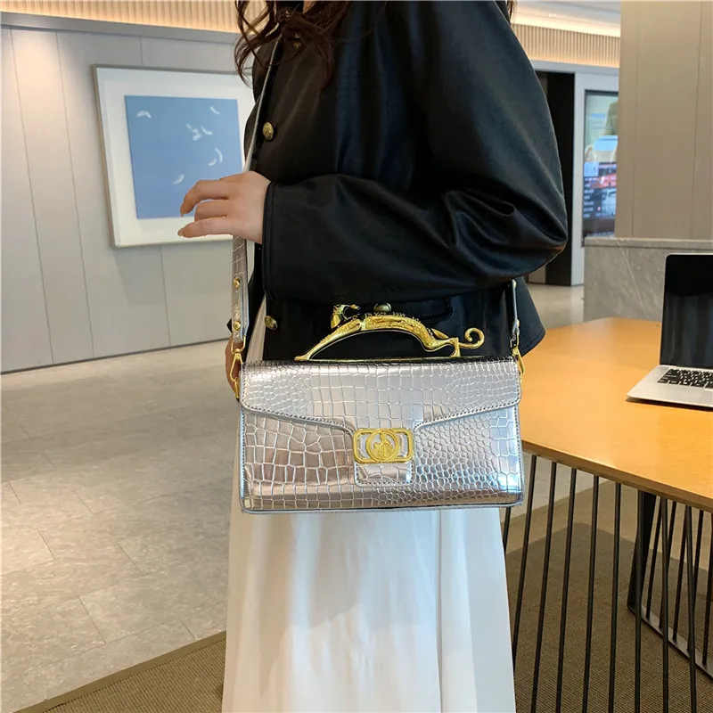 Рисунок 6 - Мини сумки через плечо с каменным