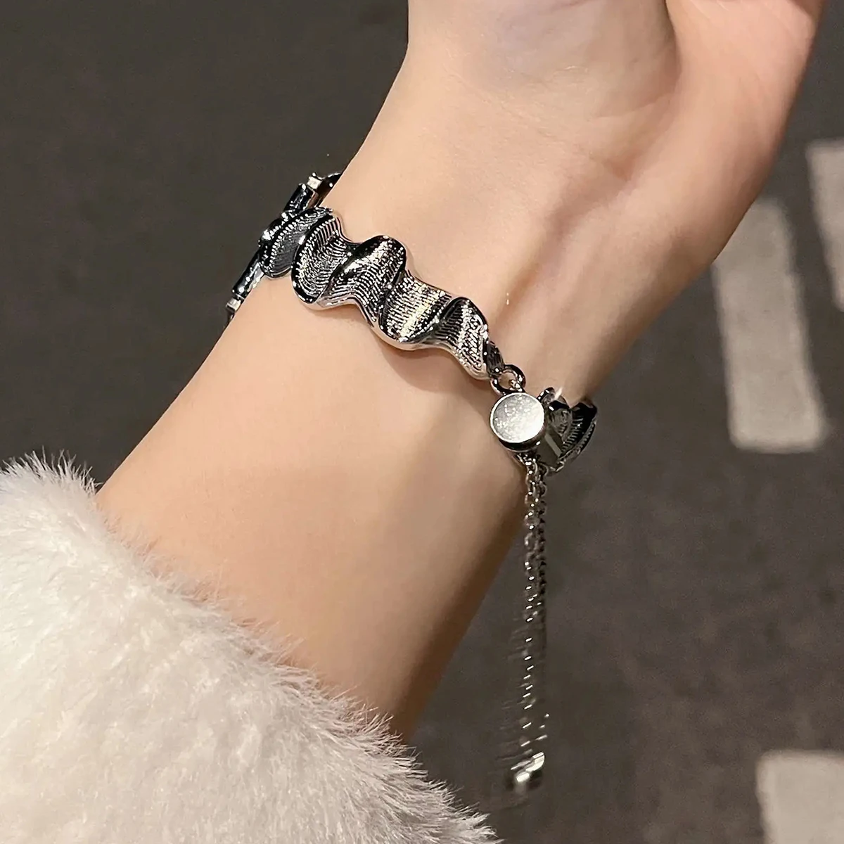 حزام معدني للنساء لساعة أبل 10 باند 42 مللي متر 41...