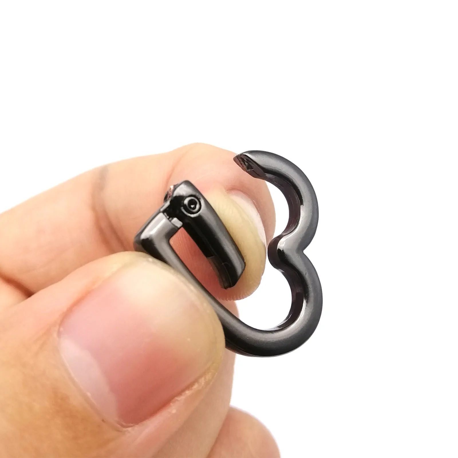 Herzform Feder O Ring zu öffnende Ledertasche Handtasche Gürtelband Schnalle Karabiner Verbindungsschlüssel Hund Kette Schnappverschluss Auslöserhaken – Detail 19