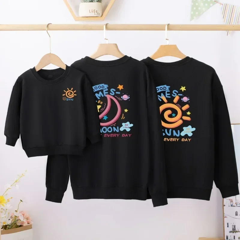 thumbnail image 1 of Camisetas navideñas para mamá e hija, sudaderas para papá, mamá e hijo, conjuntos familiares a juego de invierno, camisetas con estampado de letras, suéteres para niñas y niños, 1 of 5