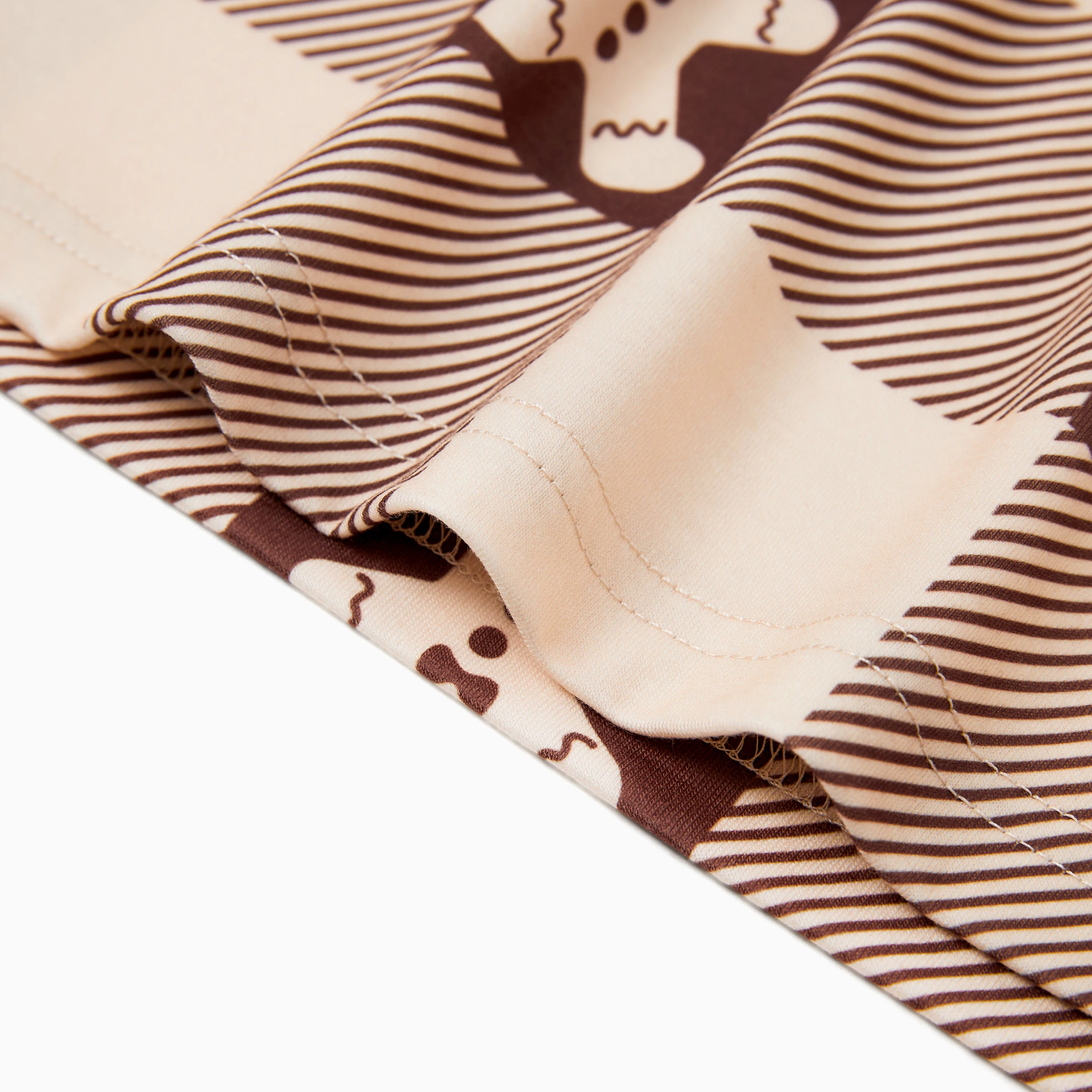 thumbnail image 5 of Conjuntos de pijamas navideños a juego para toda la familia con estampado de cuadros y hombre de jengibre y cuello Henley abotonado, 5 of 5